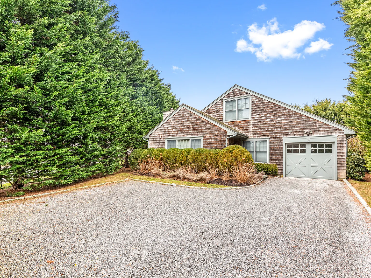 Minutes From Southampton Village and Beaches — Photo 1
