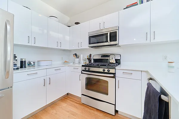 Rented by Living New York | media 44