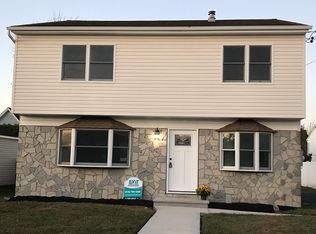 47 Cleveland Pl, Massapequa, NY 11758