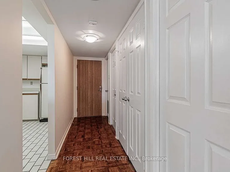 360 Bloor St E #910 — Photo 4