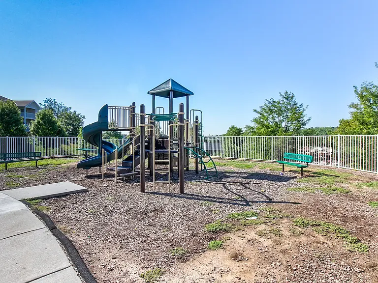 Irvington Heights — Photo 12