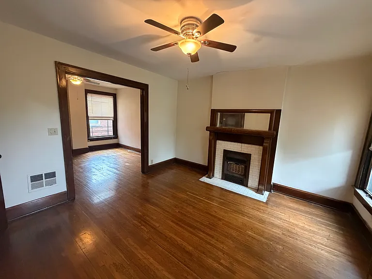 950 1/2 Hamlet St — Photo 1