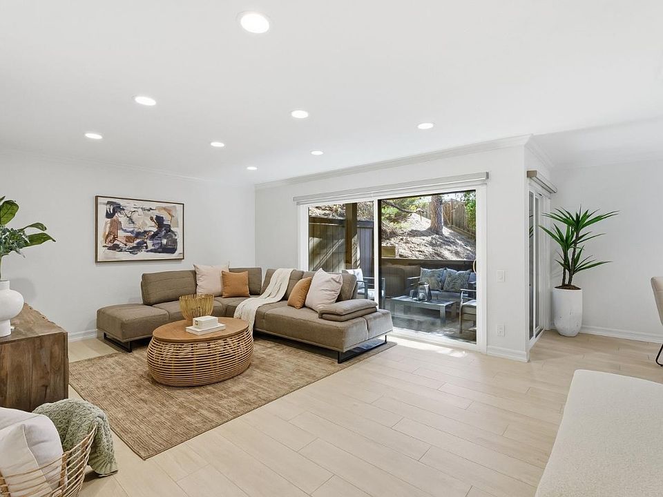 1st image of 3335 La Mesa Dr APT 4