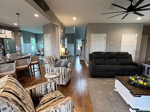 5th image of 414 Boulder Ct