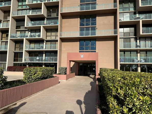 1 Key Capri APT 303W, Treasure Island, FL 33706