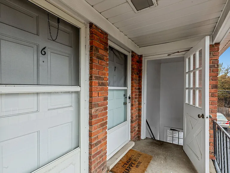 1 bed, 1.0 bath, 670 sqft, $1,225 — Photo 15
