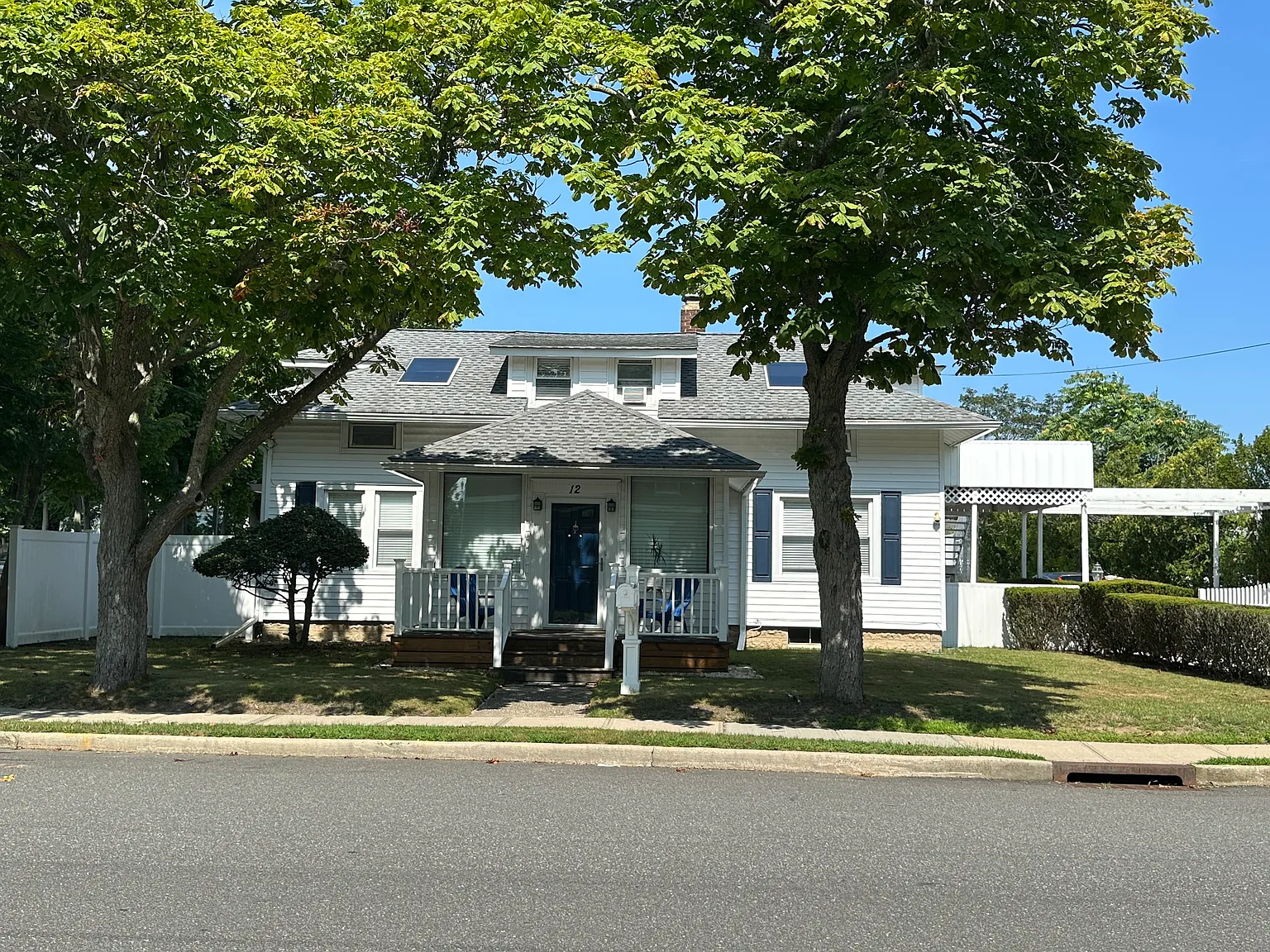 Westhampton Beach Village - Prime Location with Pool — Photo 4