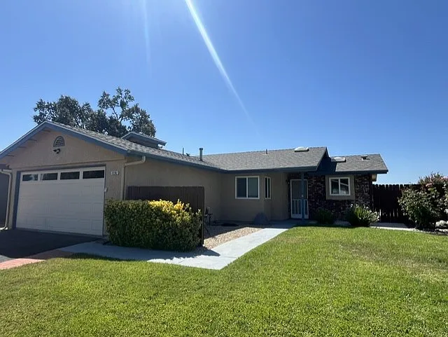 3293 Oak Knoll Dr