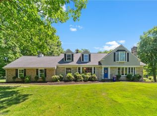1619 Clubside Rd, Lyndhurst, OH 44124