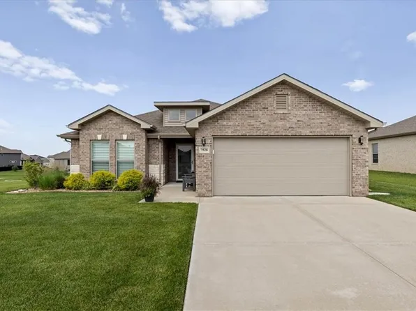7528 Arapahoe Dr, Shawnee, KS 66227