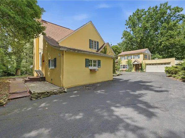 16 W Clen Moore Blvd, New Castle, PA 16105