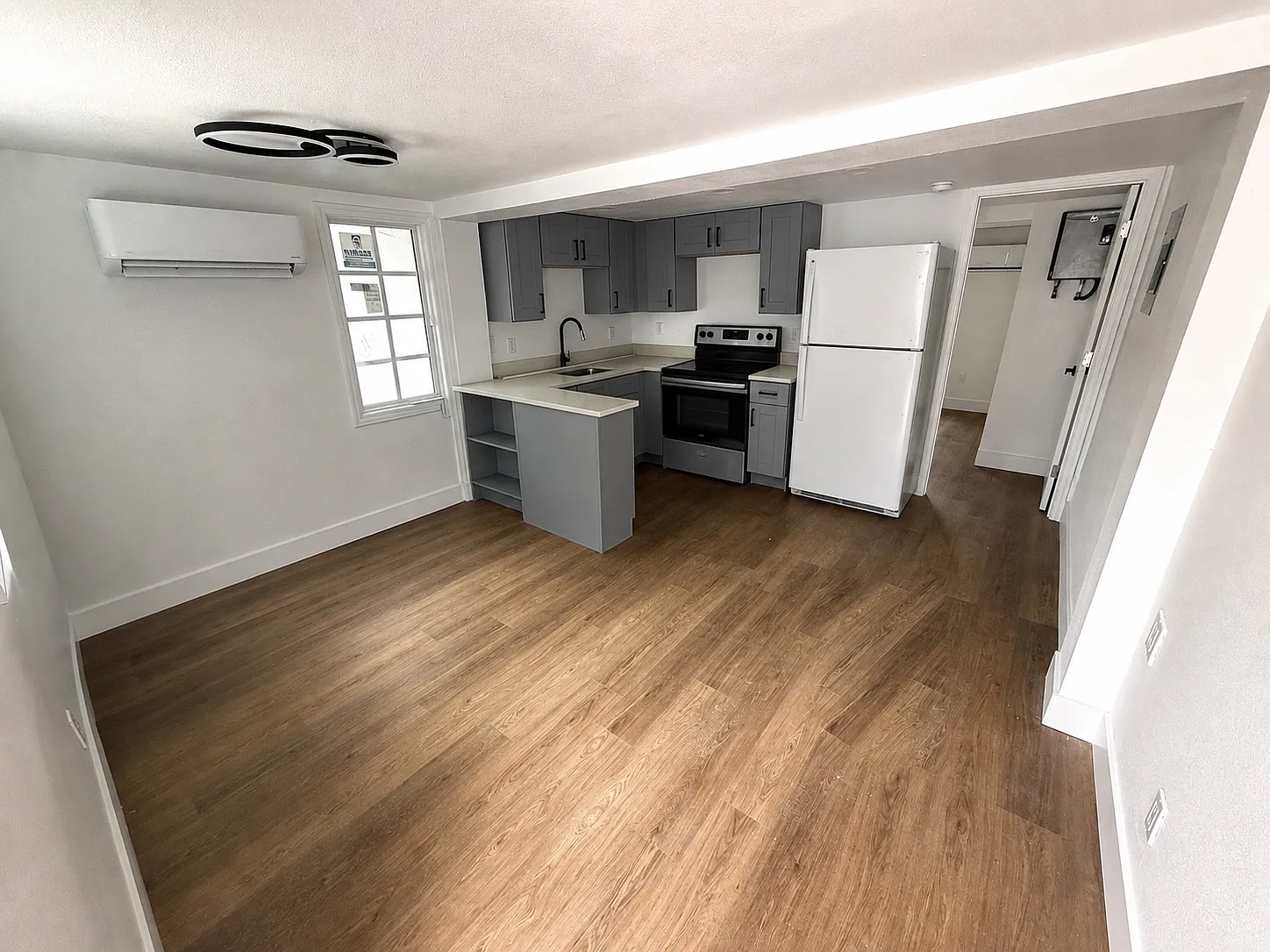 1 bed, 400 sqft, $1,050 — Photo 2