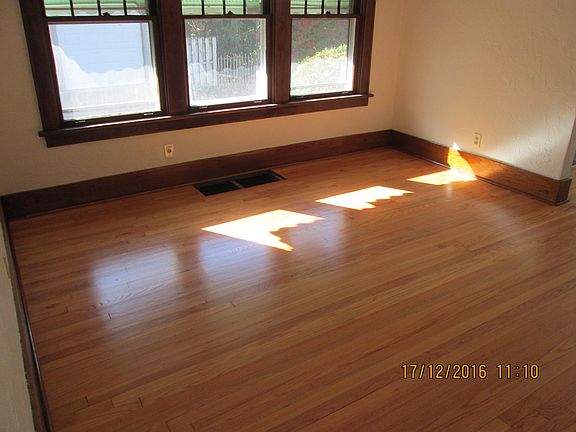 5th image of 2621 Carey Ave