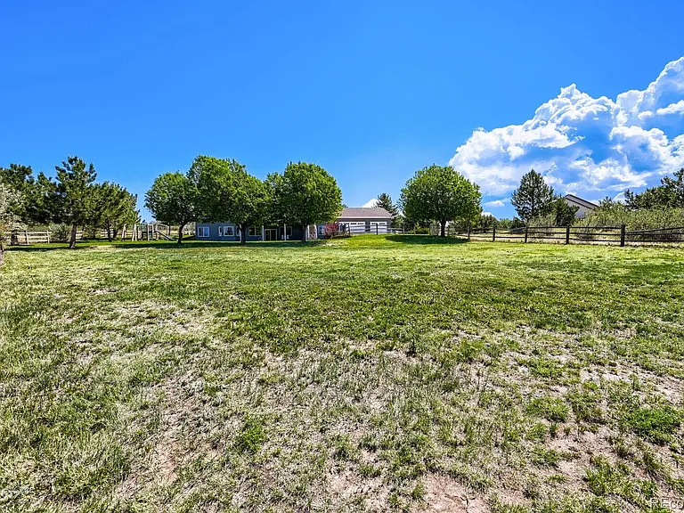 21037 E Nichols Pkwy — Photo 33