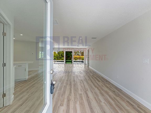 4th image of 411 Pine Tree Ter