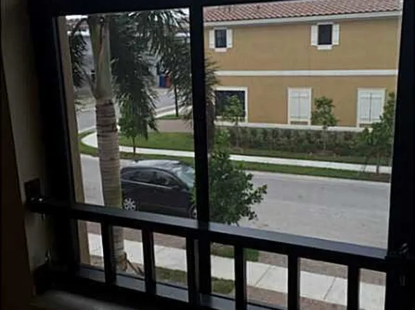 8456 Lake Majesty Ln, Pompano Beach, FL 33076