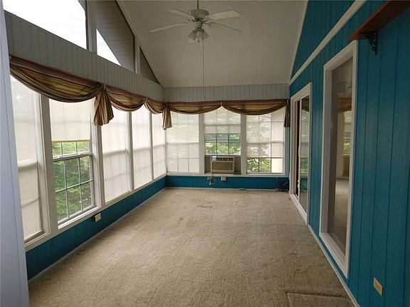 5th image of 5 Farnham Dr