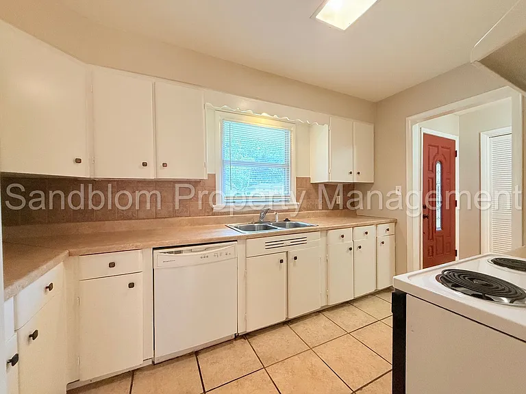 4534 E 39th St — Photo 11
