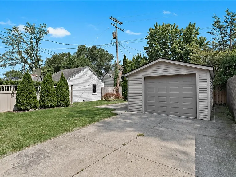 312 McKinley Ave #WHOLE HOUSE — Photo 36