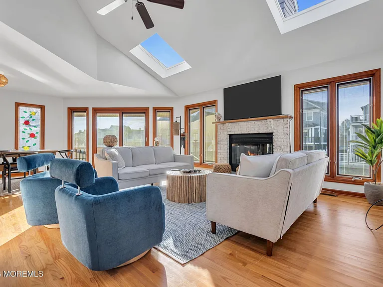 475 Long Ave — Photo 9