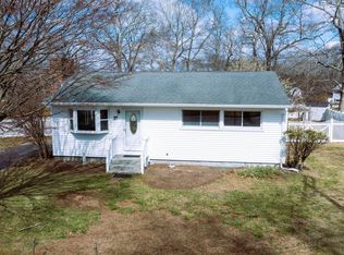 37 Oslo St, Groton, CT 06355
