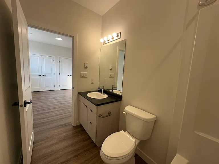 325 Lockwood St — Photo 37