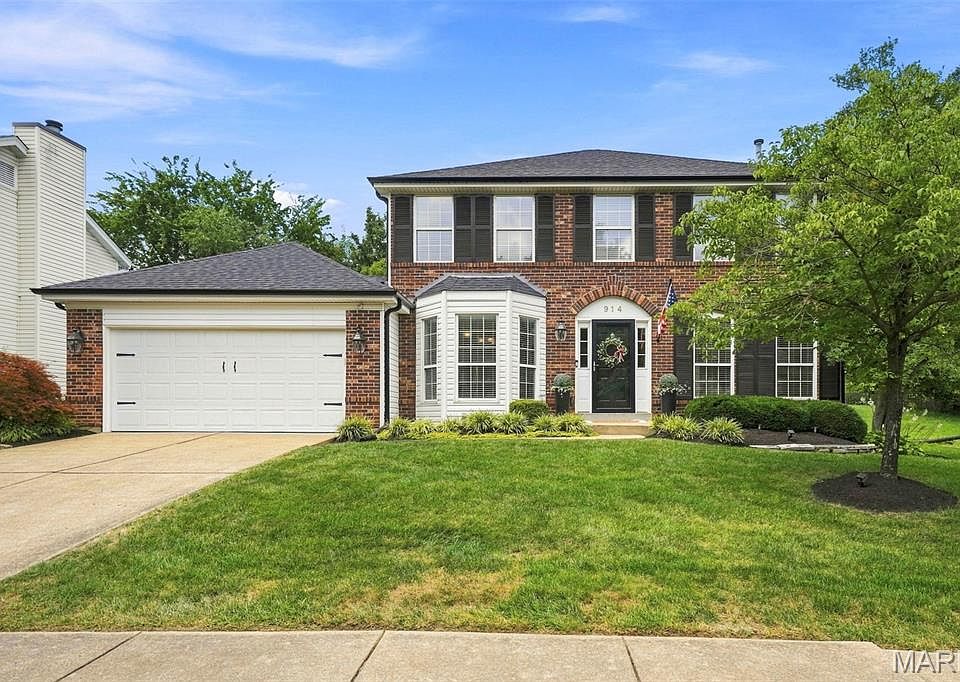1st image of 914 Oakmoor Dr