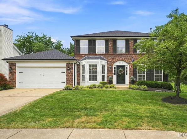 914 Oakmoor Dr, Fenton, MO 63026