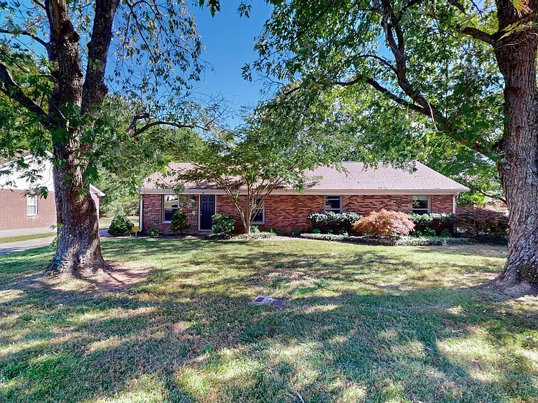 8614 Burleson Ln — Photo 2