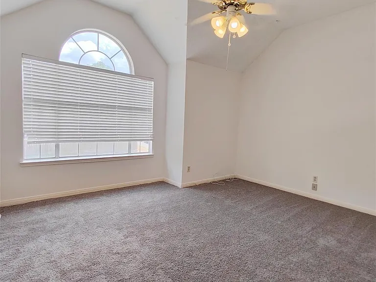 5019 Greenriver Valley Dr — Photo 17