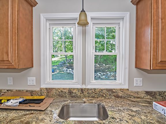 3rd image of 18 Sunnyside Ave