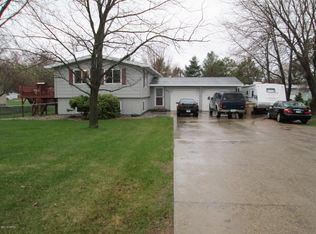 823 42nd St NW, Watertown, SD 57201