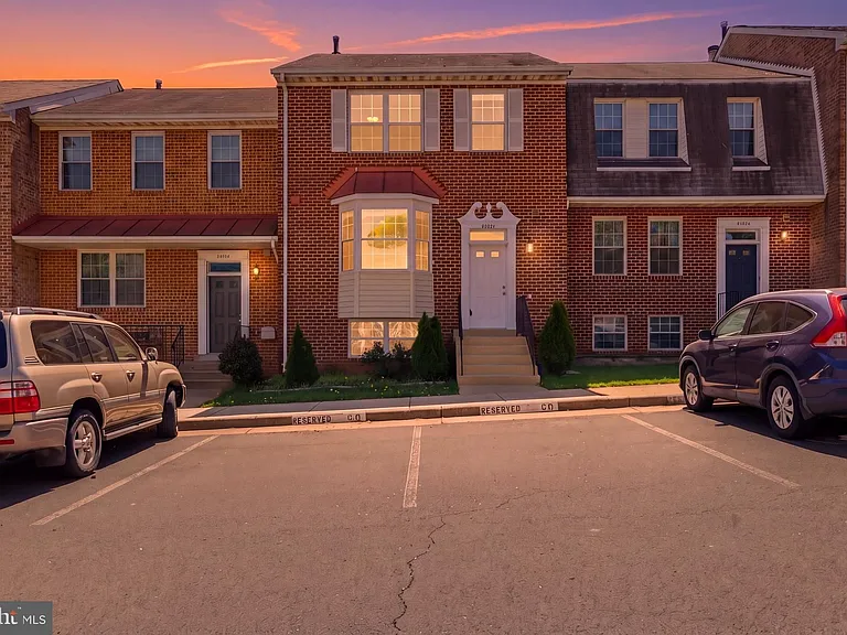 46601 Carriage Ct — Photo 1