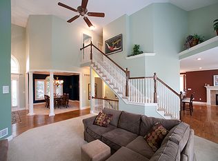8106 Park Ridge Dr, Parkville, MO 64152