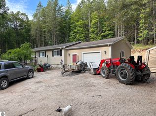 11155 E Silver Leaf Farm Rd, Suttons Bay, MI 49682