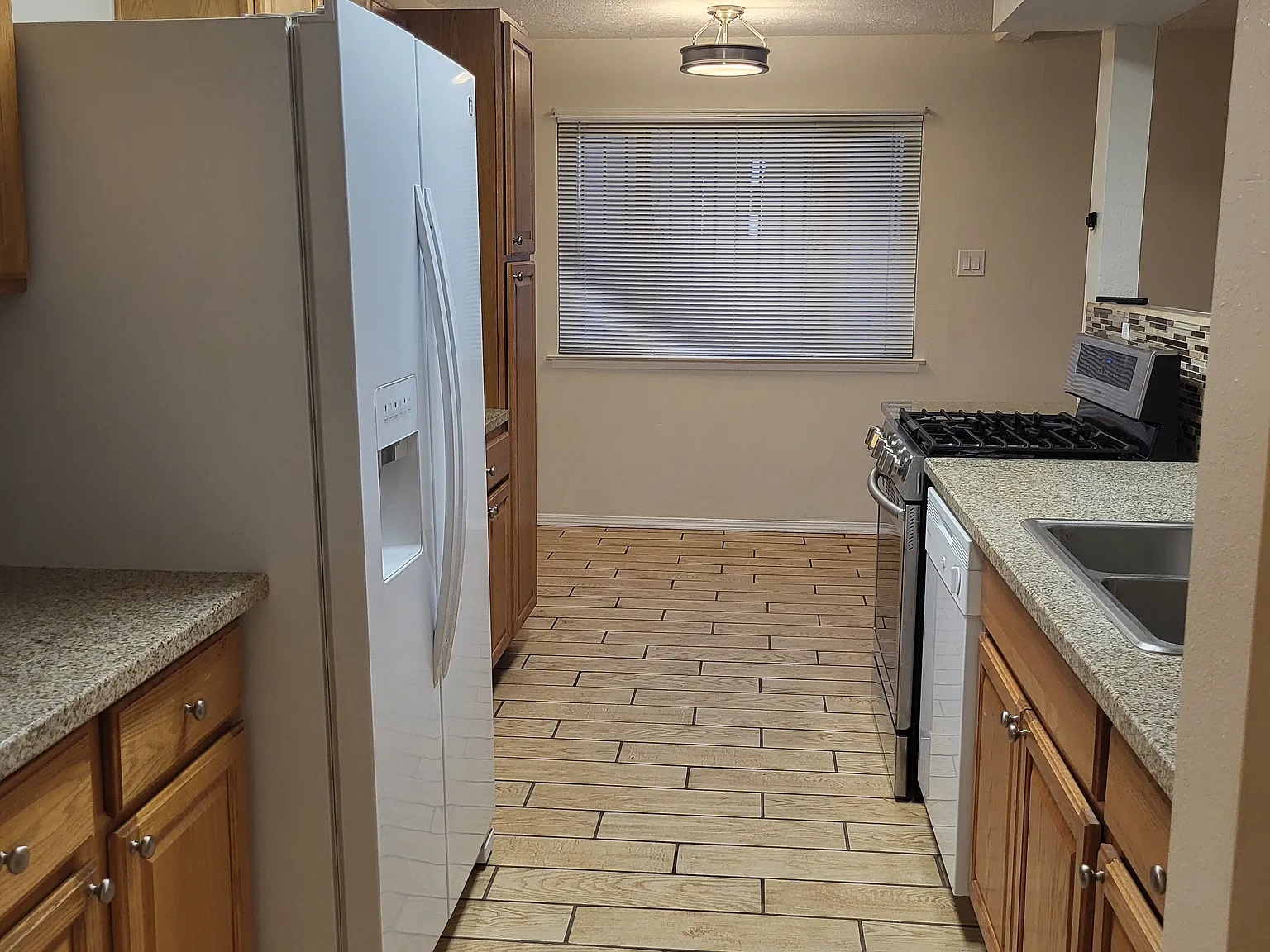 3 bed, 1220 sqft, $1,995 — Photo 3