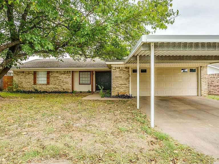 512 Stallion Ln — Photo 1