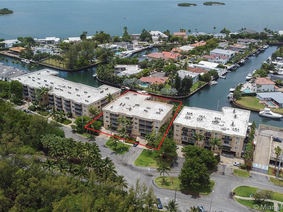 Quiet And Peaceful Keystone Bay Condominium 