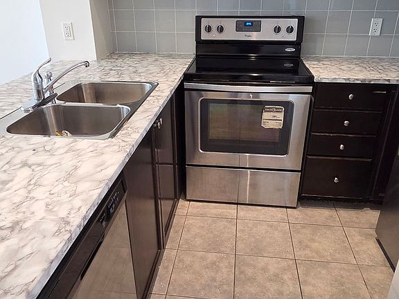 4th image of 339 Rathburn Rd W #1210