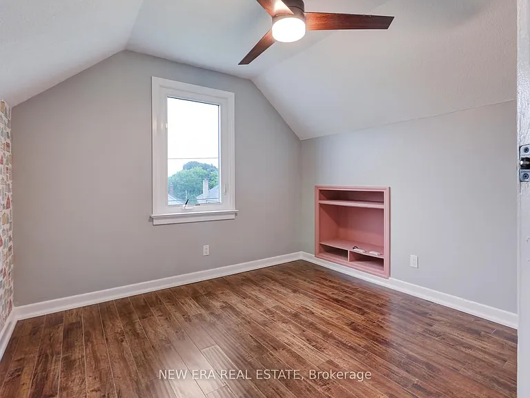 219 Lancaster St W — Photo 22