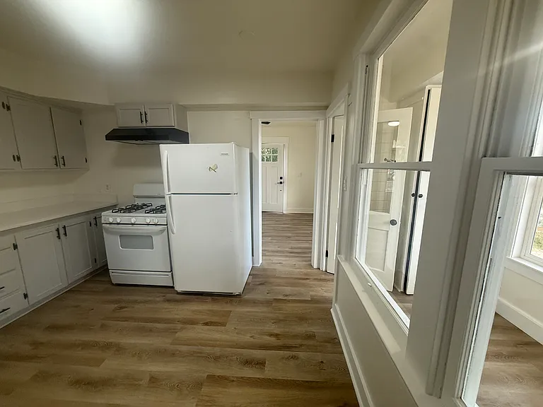 221 N L St #221 — Photo 9