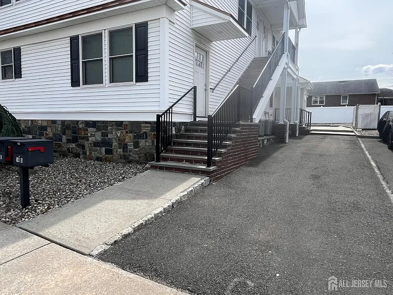 16 E Kupsch St #A — Photo 3