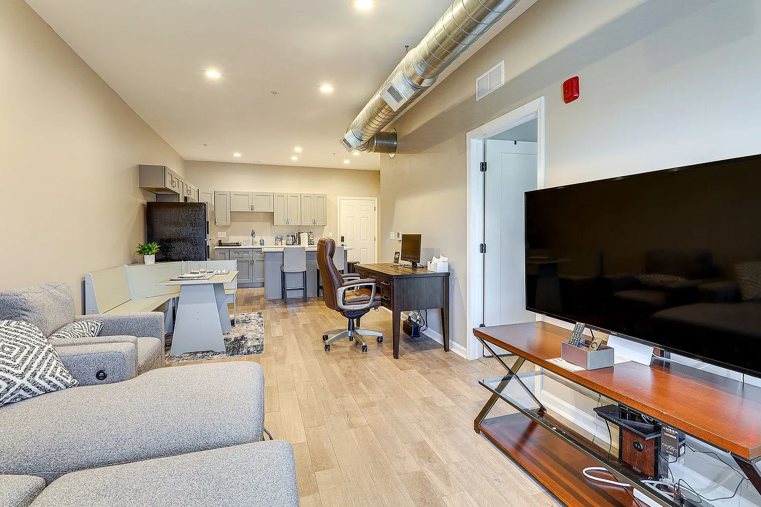 1 bed, 1.0 bath, 742 sqft, $2,483 — Photo 1