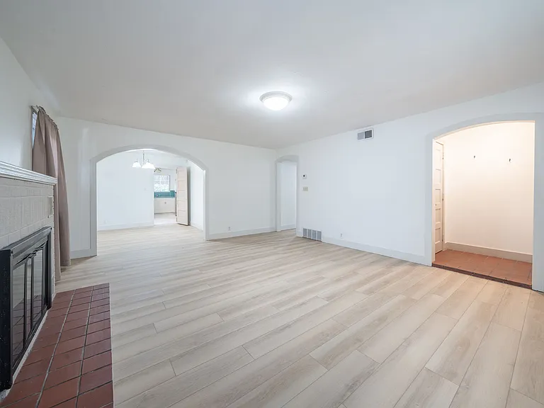608 S Bluff Ave — Photo 5