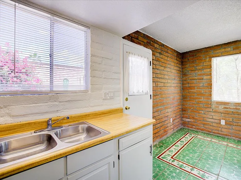 3425 E Fairmount St — Photo 15