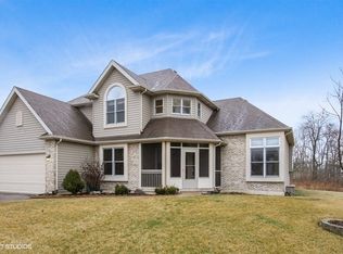 1251 Autumn Dr, Woodstock, IL 60098