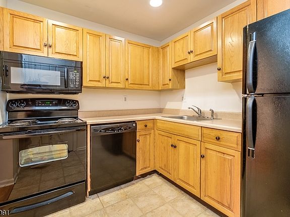 4th image of 342 Potomac Dr