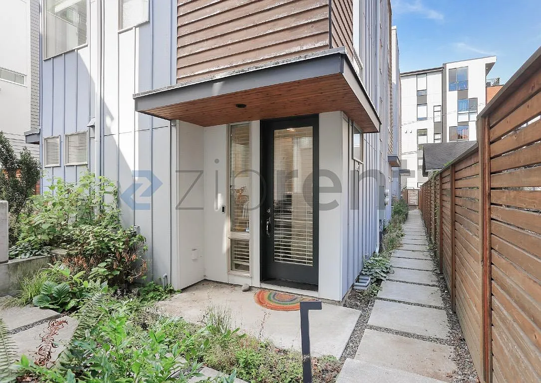 2 bed, 950 sqft, $3,250 — Photo 1