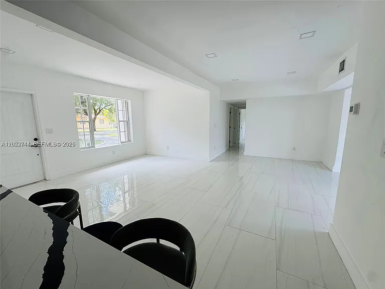 516 La Villa Dr — Photo 5