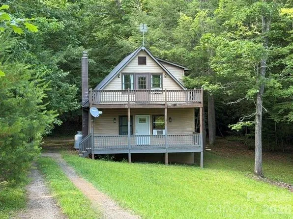 681 Bradley Rd, Franklin, NC 28734